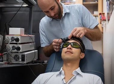 Depth perception: blood flow under the scalp