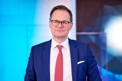 Dr. Stefan Traeger.